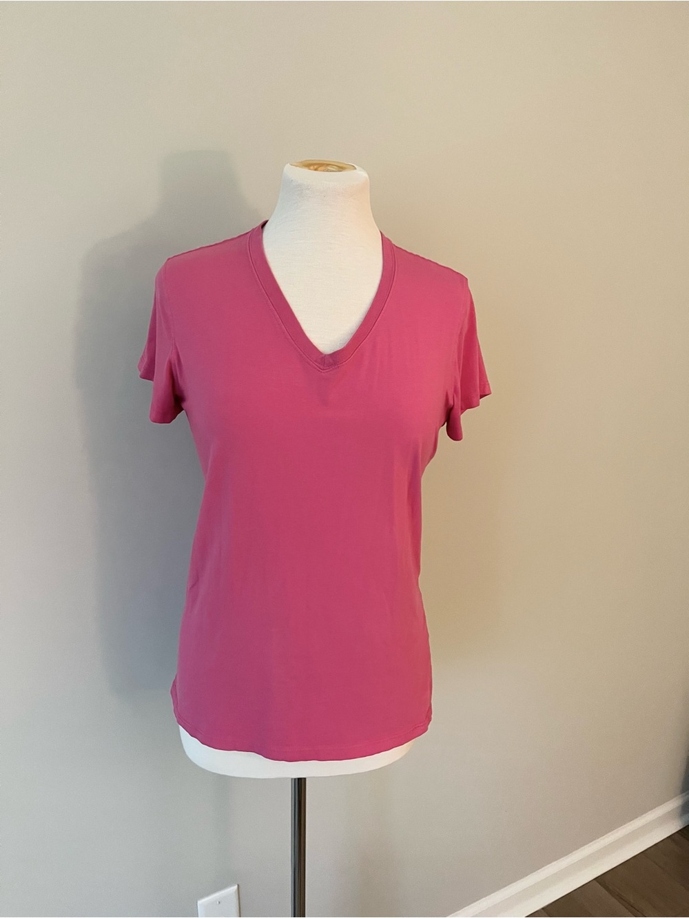 Blue Mountain Classic V-Neck Short Sleeve Top - Pink, Med